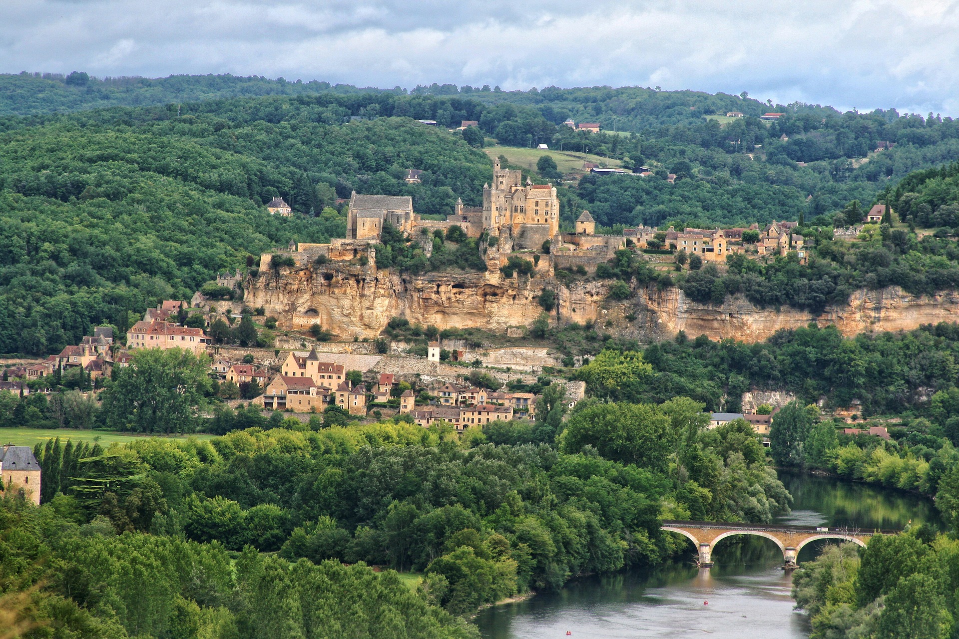 top-5-des-lieux-insolites-au-p-rigord-voyager-local-voyager-local